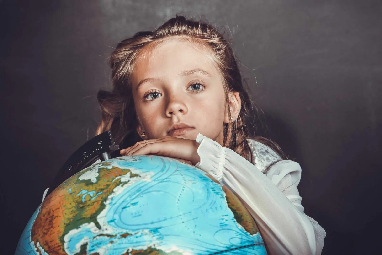 первоклашка. фотограф школьник. школьники фотосессия. аня самый популярный фотограф в школе грамматическая. аня самый популярный фотограф в школе грамматическая.