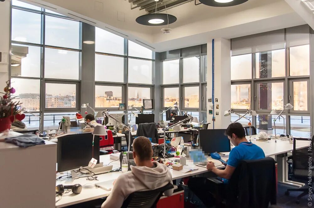 Москва работа технологии. Офисы крупных компаний. Офис it компании. Рабочий офис. Офис компании Google.