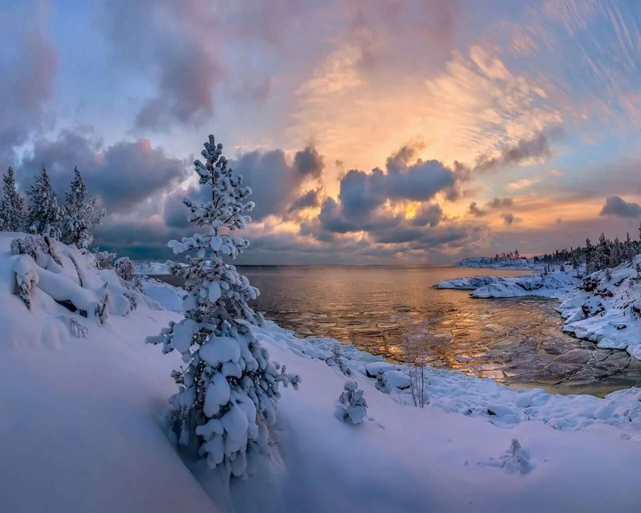 Карелия зима. Ладожское озеро зимой. Природа карелии зимой. Времена года ладожское озеро. Карелия ладожские шхеры зимой.