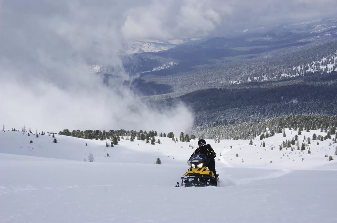 алтай экскурсии зимой. горнолыжный туризм на алтае. зимний снегоходный горный алтай. алтай зима. зимний алтай новый год.