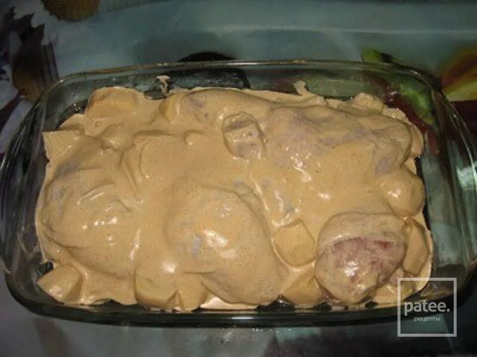 Картошка с маринованным мясом. Форма для запекания курицы. Картошка в стеклянной форме. Картошка с курицей в стеклянной форме. Курица в стеклянной посуде.