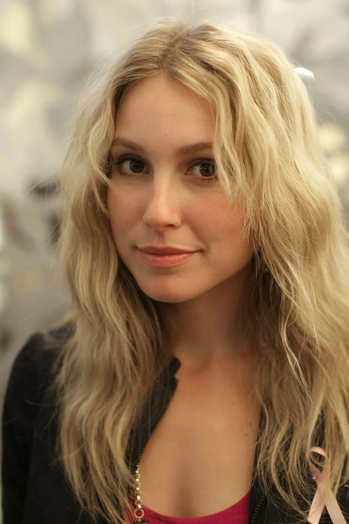 Sarah. Sara Carter. Sarah sanguin Carter. Sarah Carter Smallville.