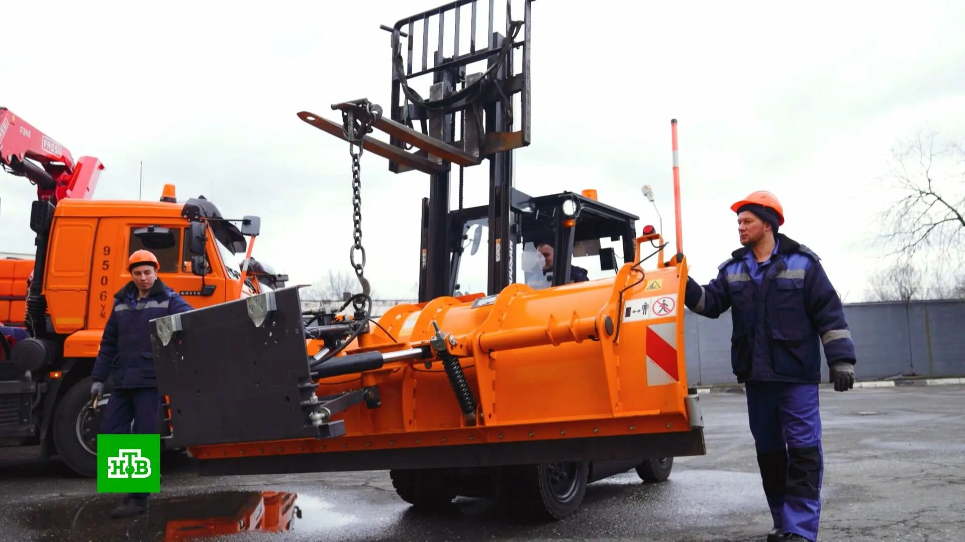 Карта работы коммунальной техники. Коммунальная техника. Японская Коммунальная техника. Работа техника. Коммунальщики в Москве.