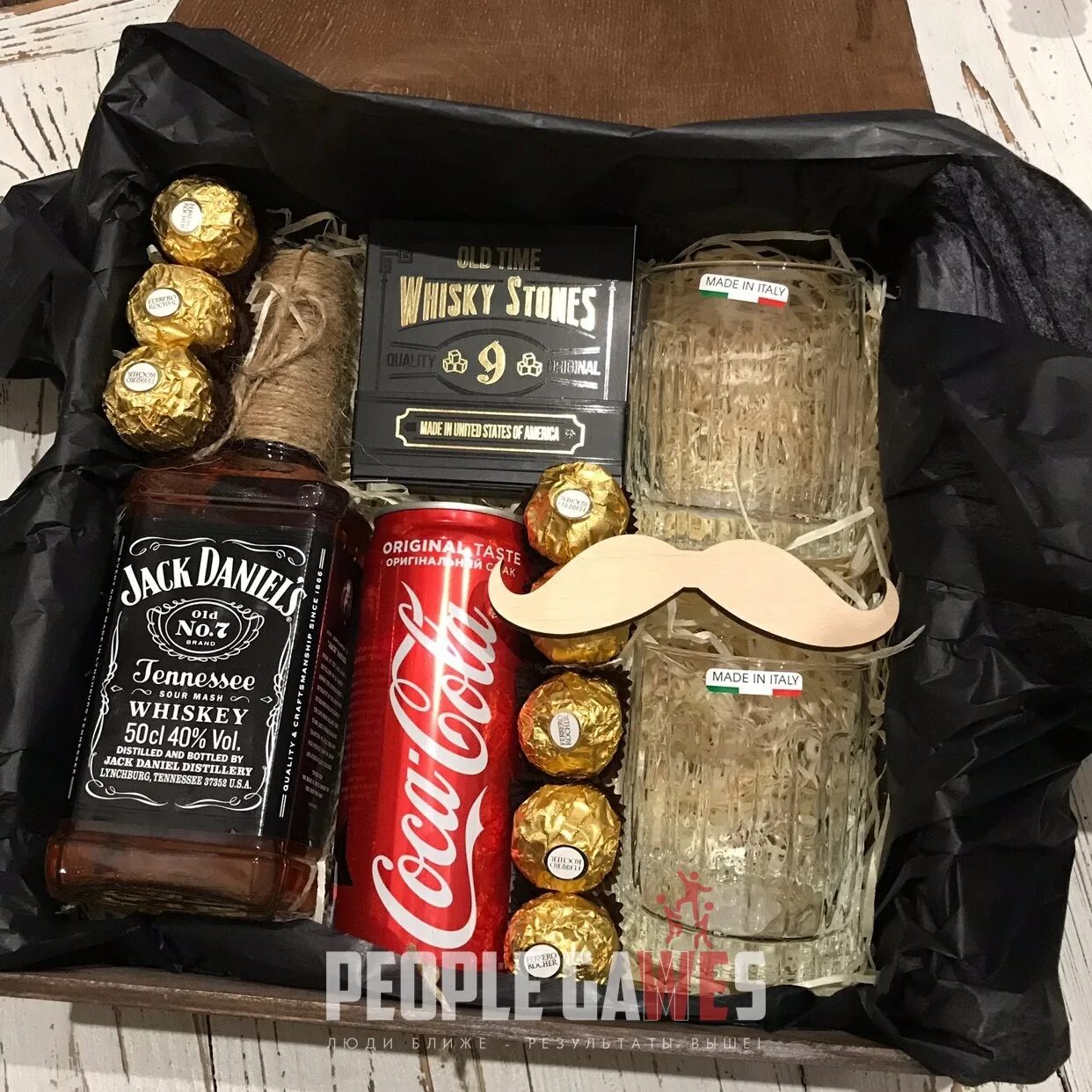 Набор для виски подарочный. Подарочный набор с виски мужчине. Подарочный набор с виски мужчине. Набор для напитков универсальный, для бренди whiskoff. Подарок для ценителей виски.