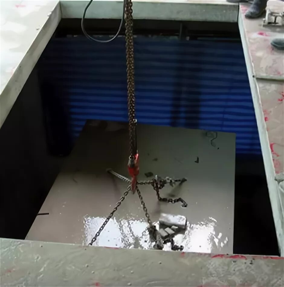 Люк , проем для подъема и опускания грузов. Кран в проем. Подача грузов в проемы люки перекрытий. Подача грузов в люки. 5.