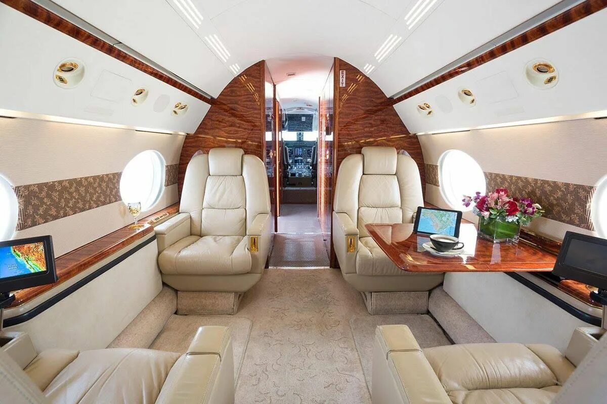 Частный самолет изнутри. Гольфстрим 550 самолет. Dassault falcon 900lx. Улучшенная отделка самолет. Boeing business jet (bbj) салон.