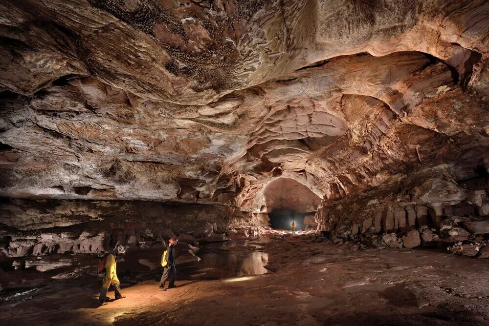 Caves de. Абхазия Крубера. Горы Аппалачи пещеры. Никольская пещера Миньяр.