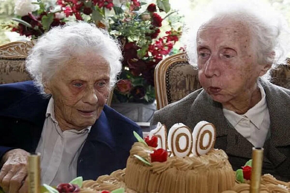 Столетняя бабушка. Люди которые прожили 100 лет. Ученые долгожители. Фотографии долгожителей. Ученые долгожители.