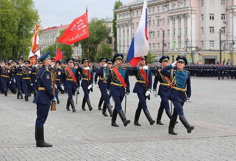 В воронеже парад 9 мая 2025 года. Парад победы воронеж. парад воронеж 2025. парад в воронеже 9 мая 2025. площадь ленина воронеж парад.