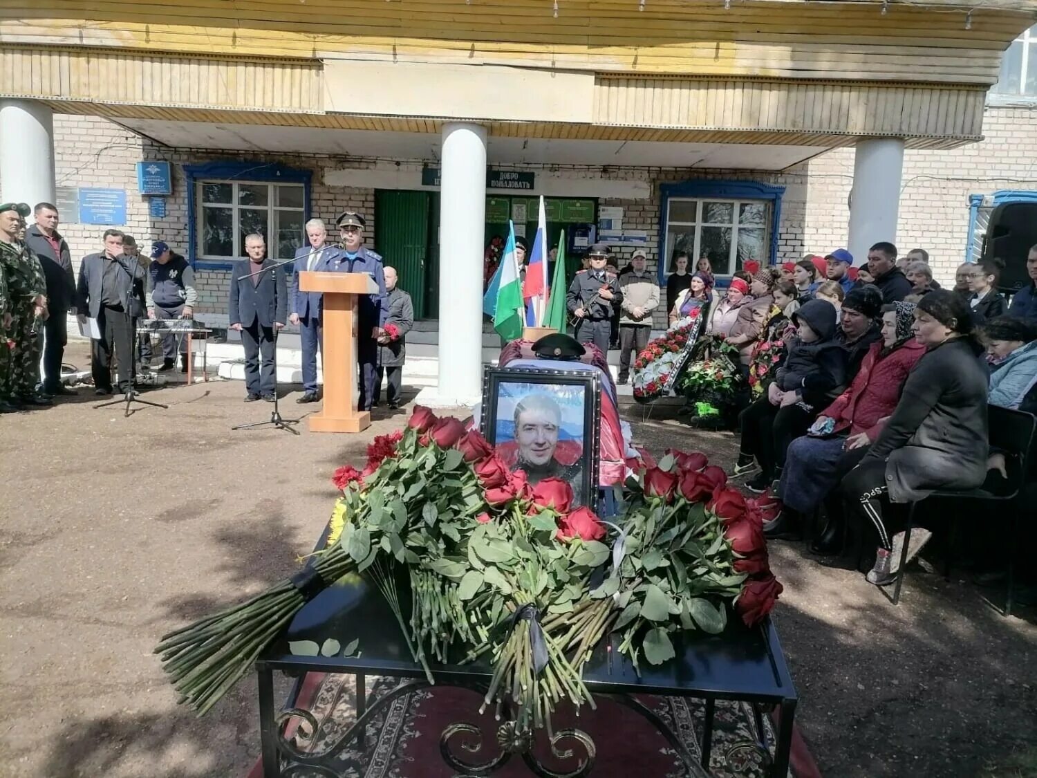 Младший сержант сво. Прощание с погибшими на Украине военными. В Пскове простились с военнослужащими.