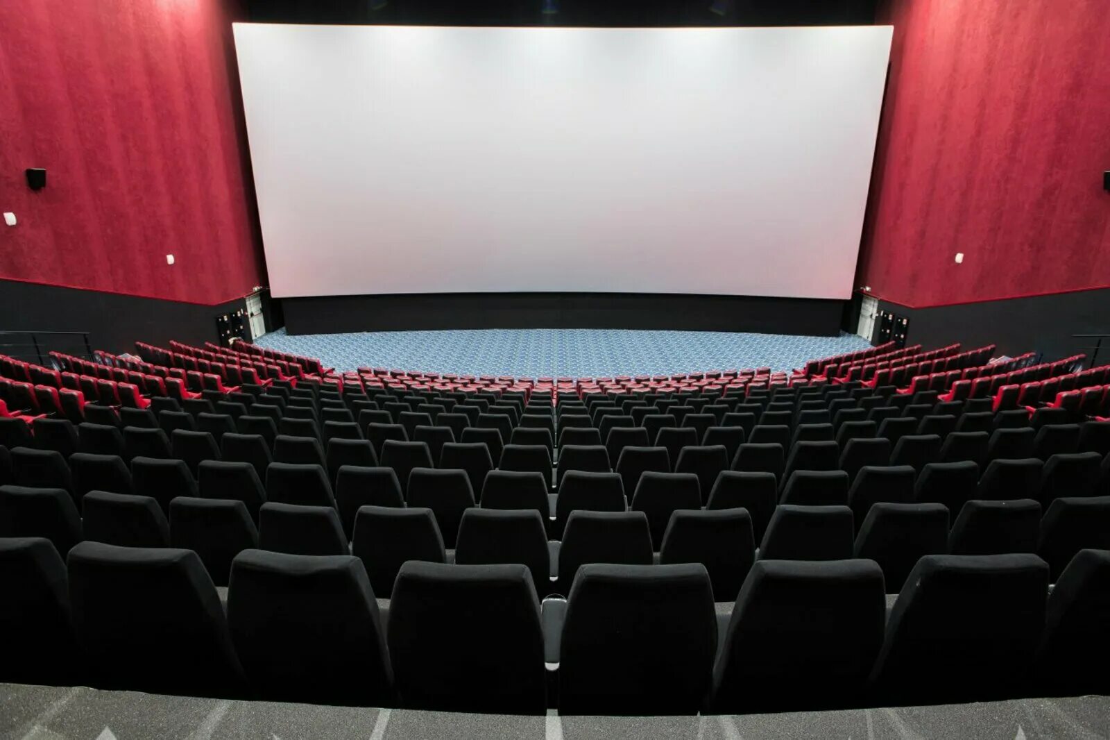 Трц планета красноярск киномакс. Вип зал киномакс уфа. Вип зал киномакс казань молл. Kinomax уфа. Киномакс надпись.