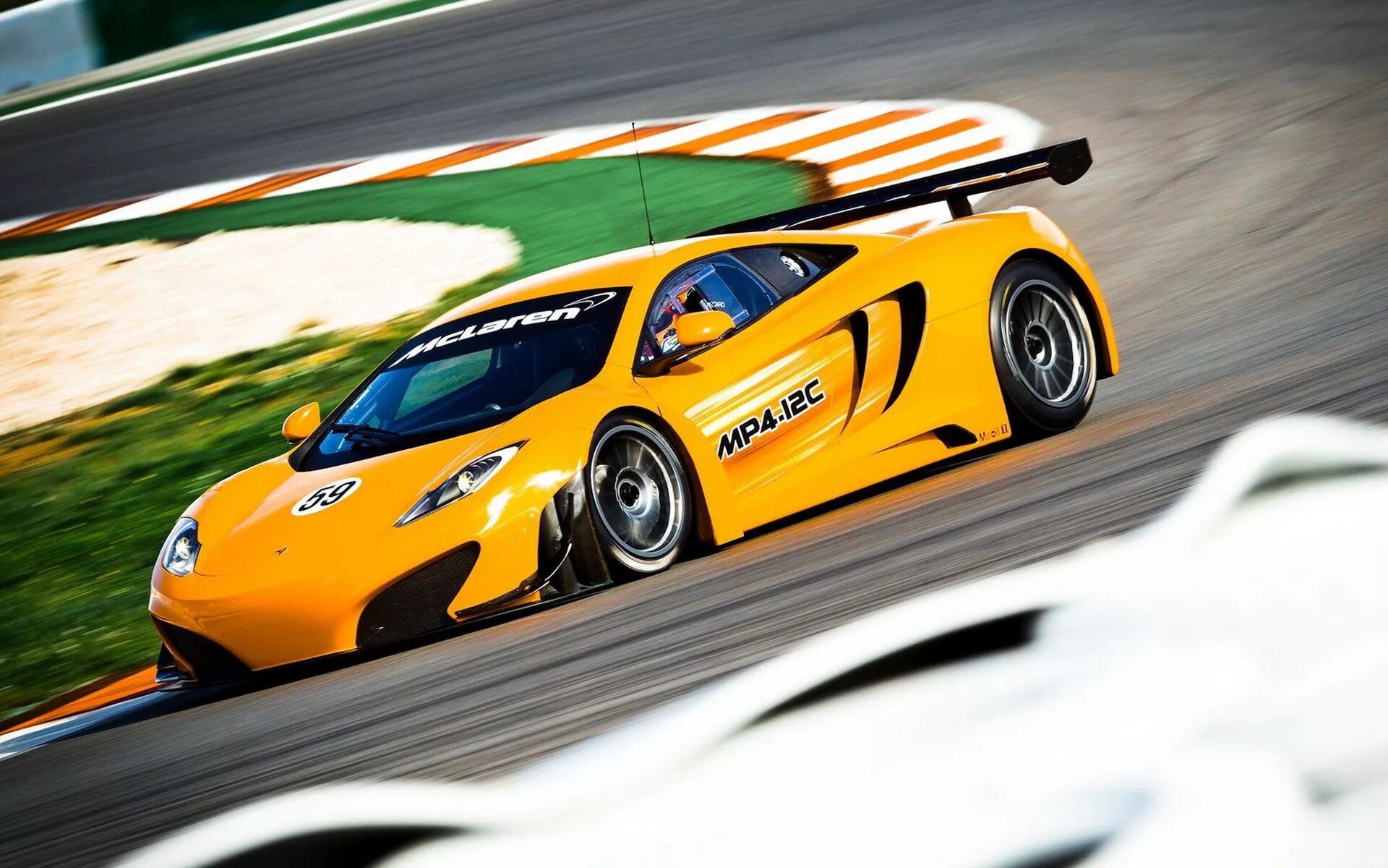 Машину 3 гоночную. MCLAREN 12c gt3. MCLAREN mp4-12c gt3. MCLAREN 12c gt. Макларен 12с.