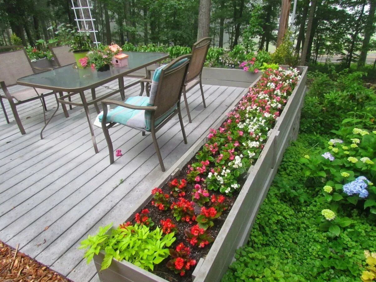 Цветники в палисадниках и садах. Украсить веранду цветами. Клумбы на веранде. Украшение террасы цветами. Ограждение- клумба террасы.