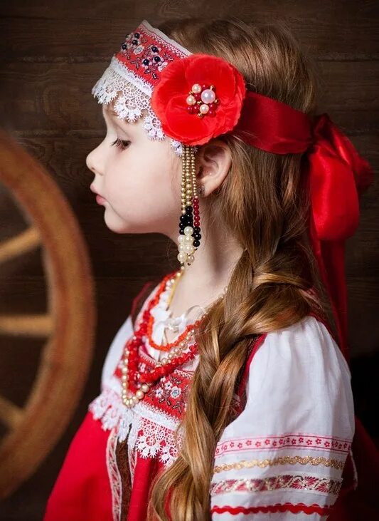 Русая голова. Русая голова. Славянский головной убор очелье. Русая голова. Славянский головной убор очелье.