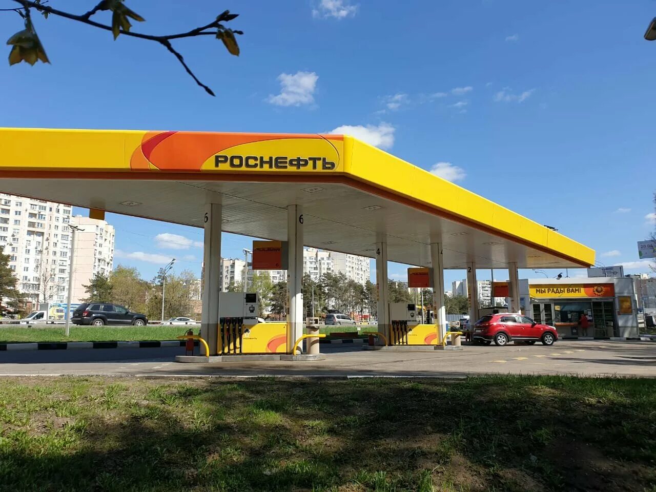 Стеллы азс роснефть 2021. Автозаправочная станция роснефть. Автозаправочная станция роснефть. Заправка роснефть. Азк роснефть.