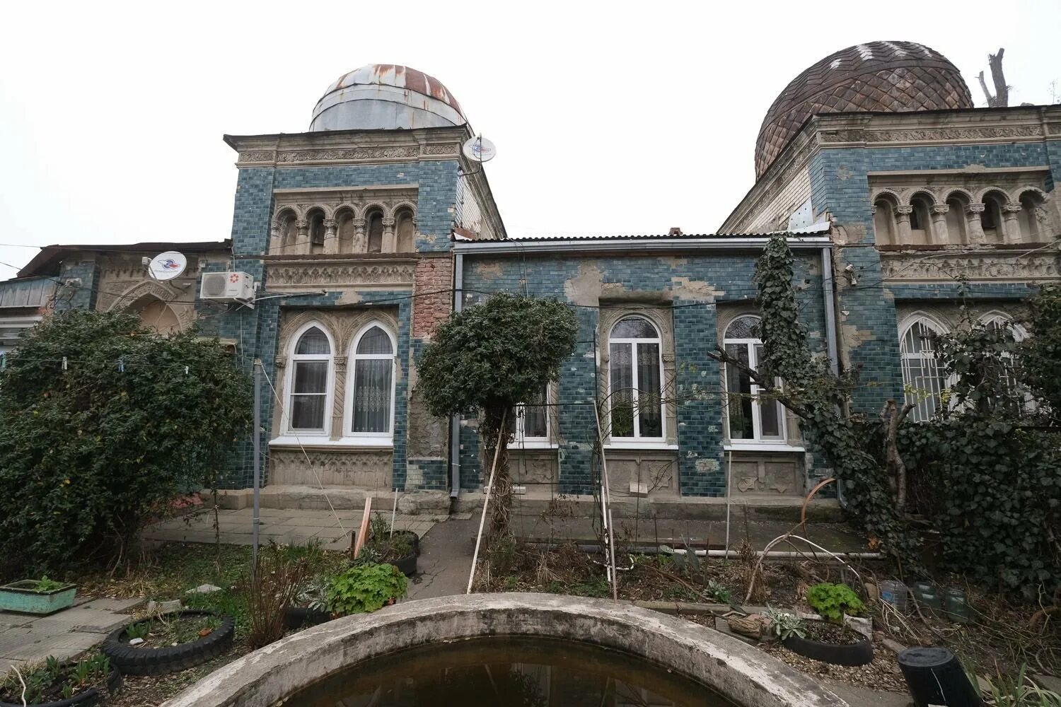 Пушкина 61 краснодар. Особняк любишь. Мавританский дом краснодар пушкина 61. Особняк любви краснодар история. Мавританский дом краснодар пушкина 61.