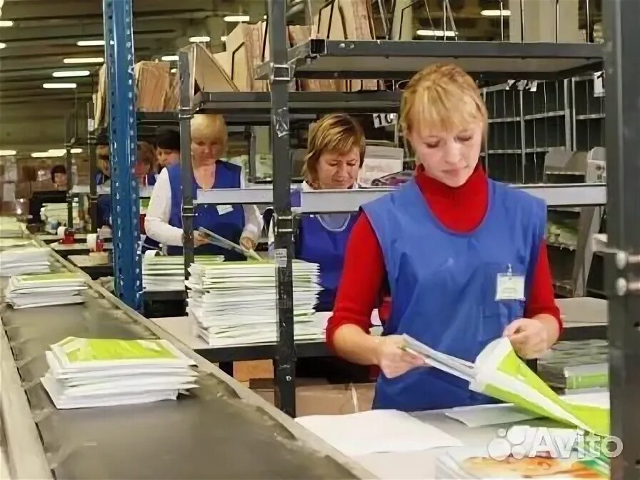 Упаковщица прямой работодатель. Требуется упаковщица. Упаковщица комплектовщица. Упаковщик на склад. Упаковщицы операторы.