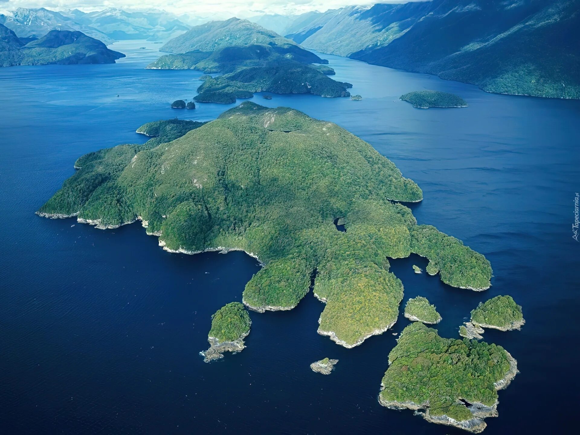 New zealand two islands. Новозеландские субантарктические острова новая Зеландия. Парк Фьордленд новая Зеландия. Даски-саунд новая Зеландия. Национальный парк Фьордленд, Южный остров, новая Зеландия.