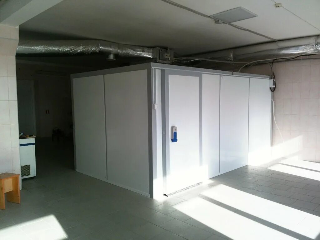 холодильная камера polair кхн-6. состояние холодильных камер. состояние холодильных камер. камера среднетемпературная из сэндвич-панелей (6/3,5/2,2). холодильная камера 20 кубов.