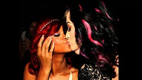 Rihanna lesbian kiss.