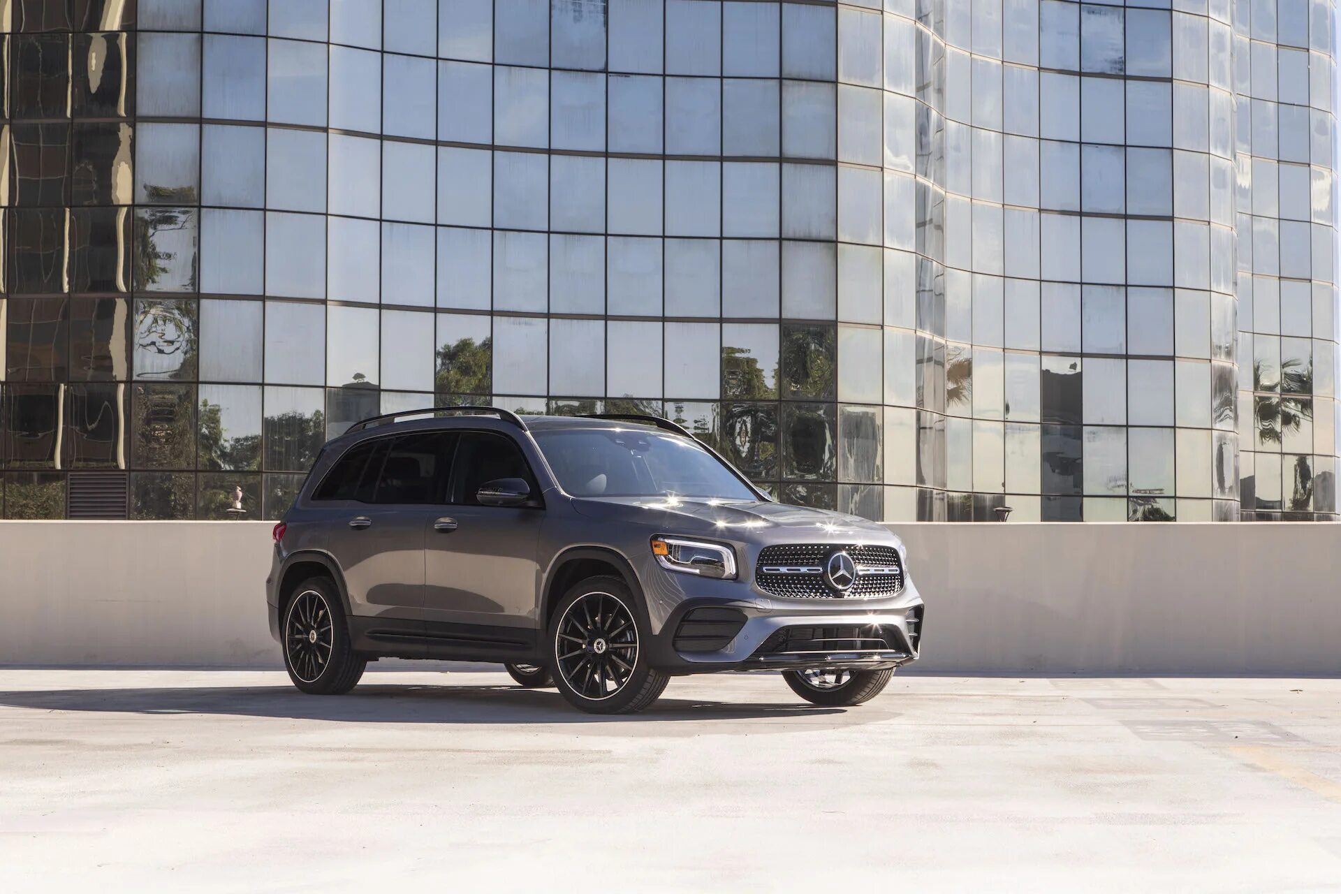 Новый мерседес глб 2025. Mercedes-benz glb. mercedes-benz glb i (x247). mercedes benz glb amg line. мерседес glb 2025 в новом кузове фото.