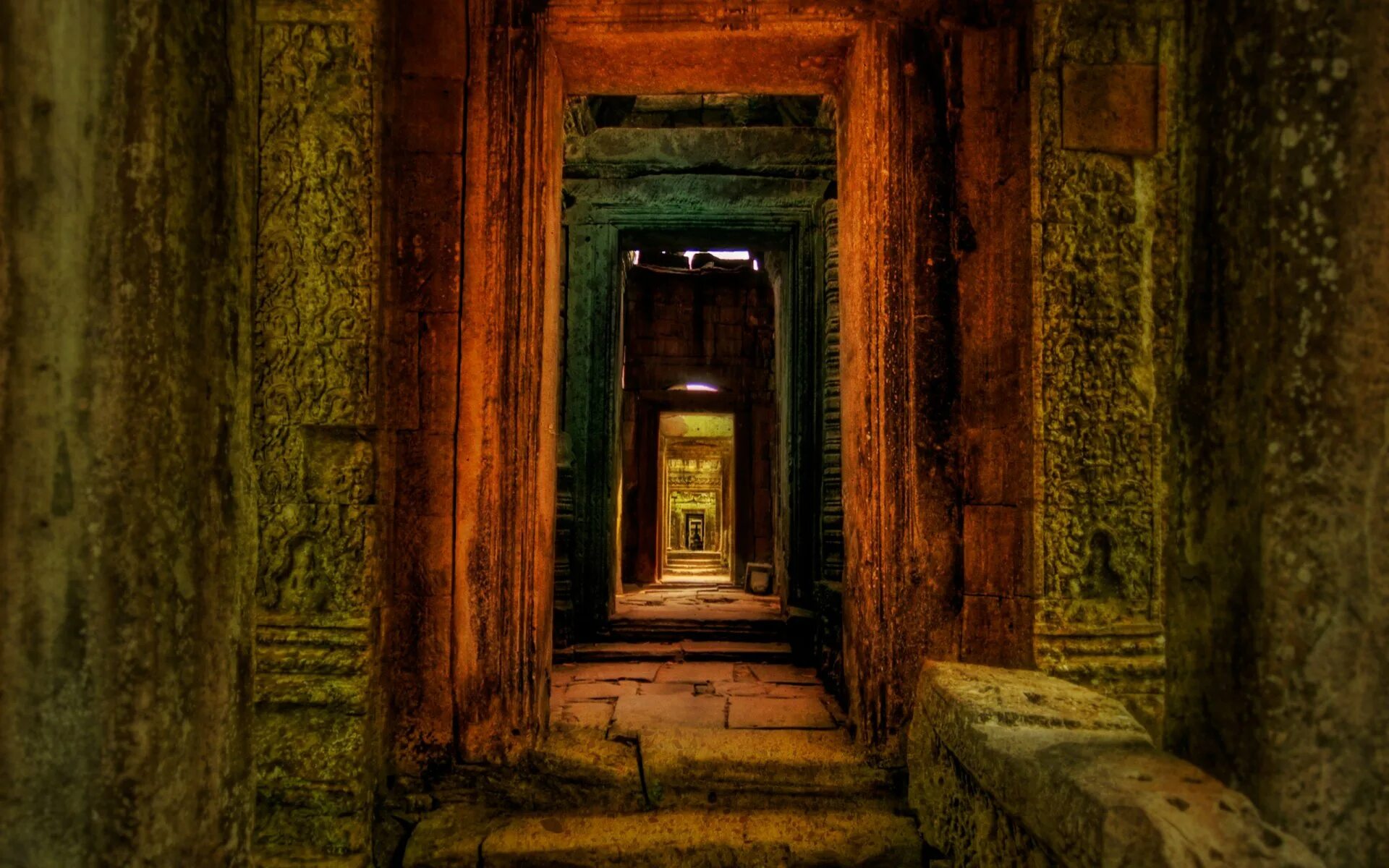 Откройте дверь руин. Магическая дверь. Таинственная дверь. Старинная дверь. Дверь таинственной комнаты.