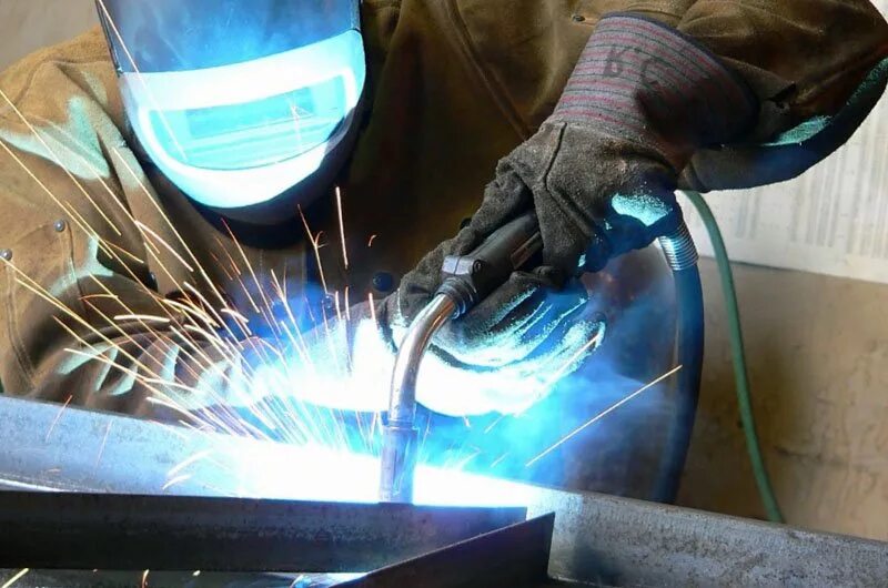 Какие капли для глаз после сварки можно капать. Глаза сварщика после сварки. Насмотрелся на сварку. Насмотрелся на сварку. Нахватался зайчиков от сварки.