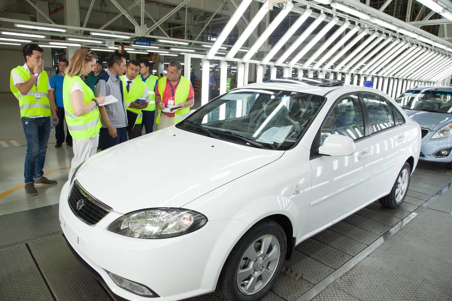 В узбекистан на машине. GM Uzbekistan Gentra. Chevrolet GM Uzbekistan Gentra. Chevrolet Lacetti 2022. GM uz Lacetti / Gentra.