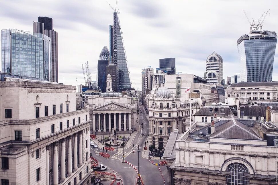 Окружение здания. Район Сити в Лондоне. The Gherkin в Лондоне. Лондон Сити банки. Район Лондона Сити банк Англии башни.