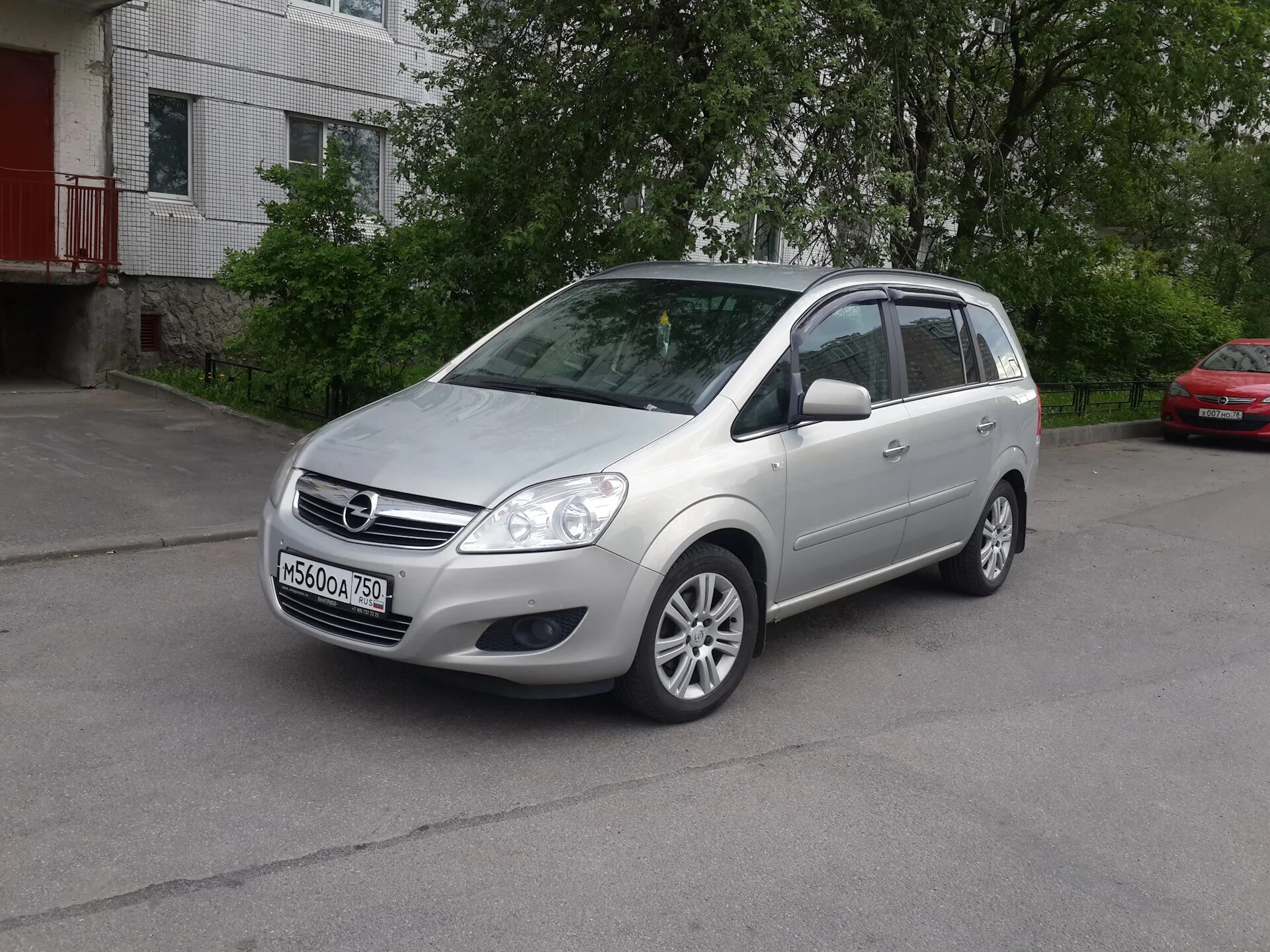 Зафира б видео. Opel Zafira 2013. Опель Зафира 2013. Опель Зафира 2013 1.8. Zafira b 2013.