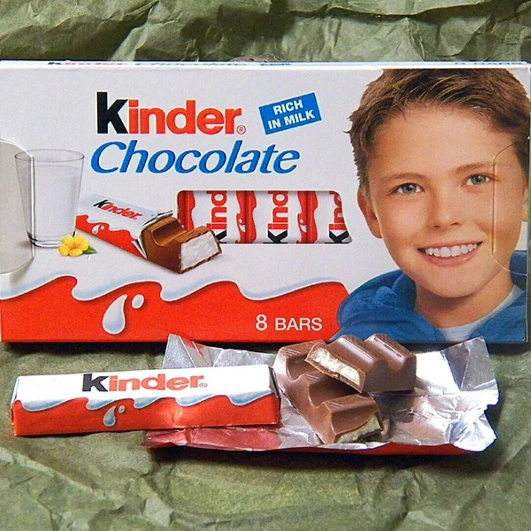 Читать киндер. Илон Маск на Киндер шоколаде. Шоколад kinder Chocolate. Киндер шоколад плитка. Детские шоколадки Киндер.