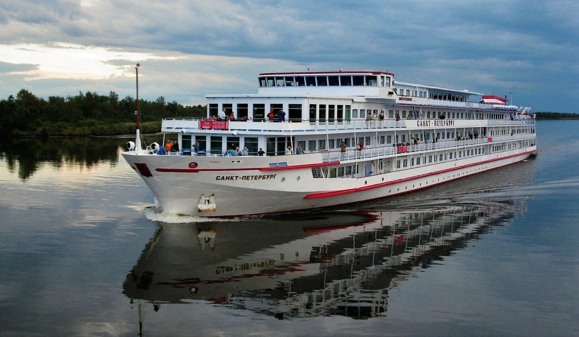 Путевка на теплоходе из санкт петербурга. Теплоход санкт-петербург водоход. речной теплоход водоход. теплоход нижний новгород белинский.