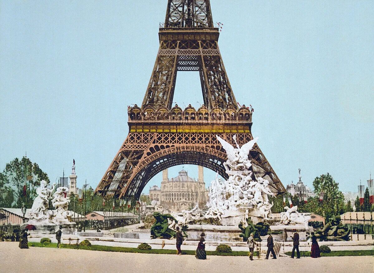 The eiffel tower was completed in 1889. Париж 1889 эйфелева башня. эйфелева башня в париже 1889 год. 19 век франция эйфелева башня. эйфелева башня 1900 год.