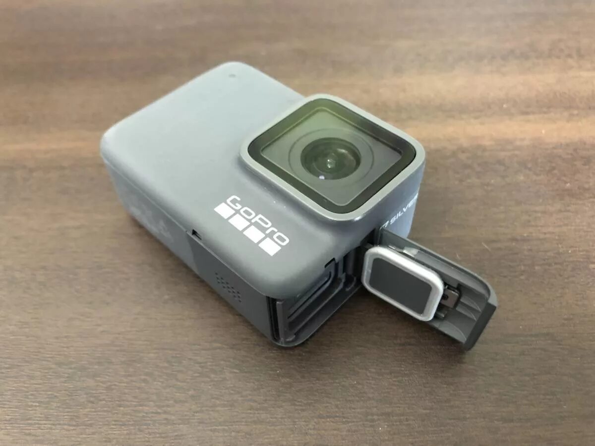 Go pro silver. Гопро 7 сильвер. go pro hero 7 silver. gopro hero 7 silver батарея. hero 7 silver аккумулятор.