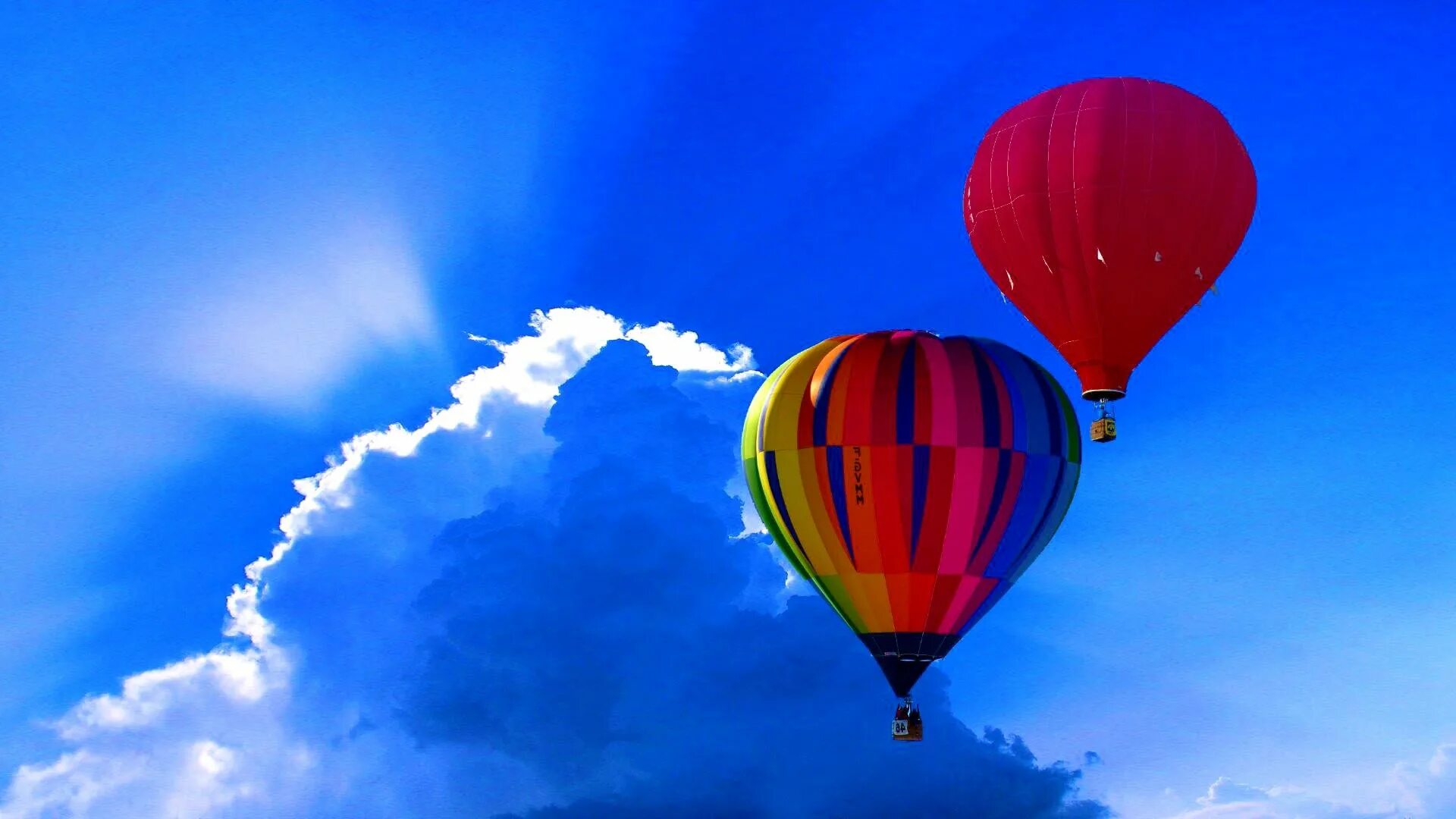 Телефон на воздушном шаре. Воздушный шар. Воздушный шар в небе. Заставка воздушные шары. Воздушный шар в голубом небе.