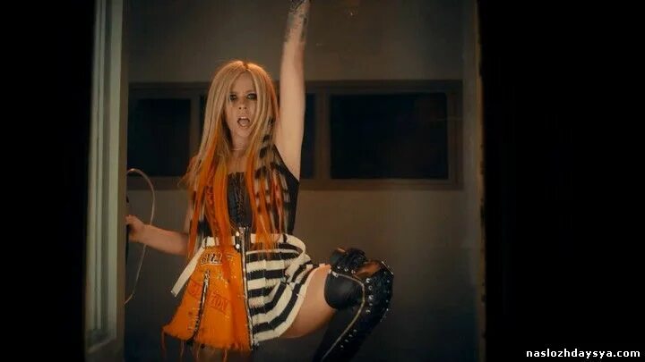 Канадская певица аврил. Трэвис баркер сессионный музыкант аврил. Клипы 2023. Аврил лавин love sux кукла. Аврил лавин убили.