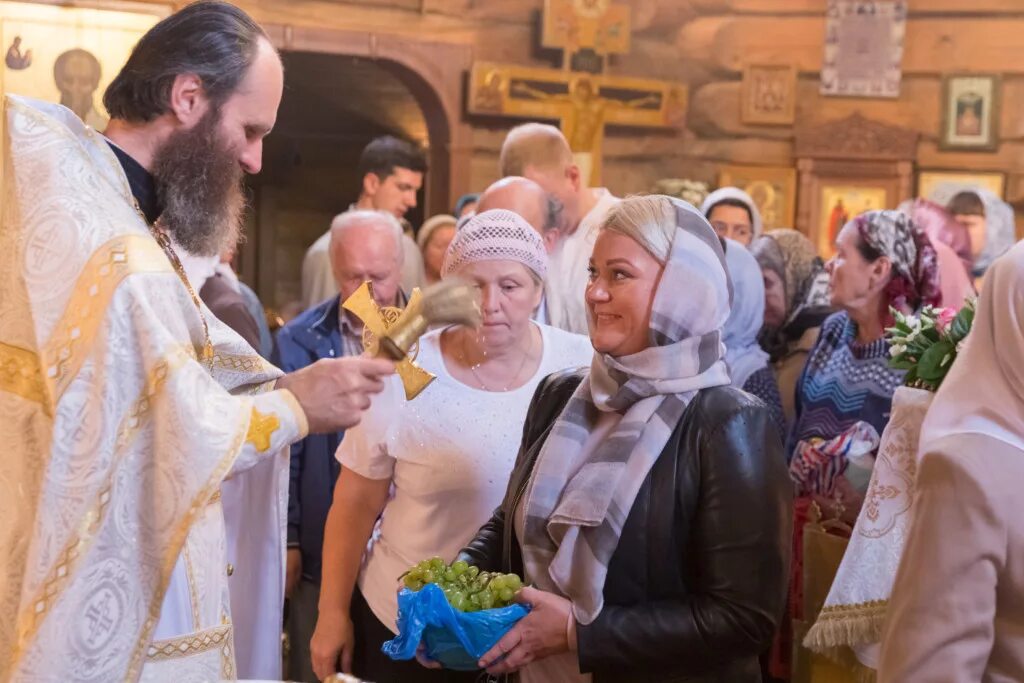 храм благовещения в раево отец максим. настоятель храма благовещения в петровском парке. последняя пасха. иерей максим хелемендик. крестины в храме благовещения пресвятой богородицы в федосьино.