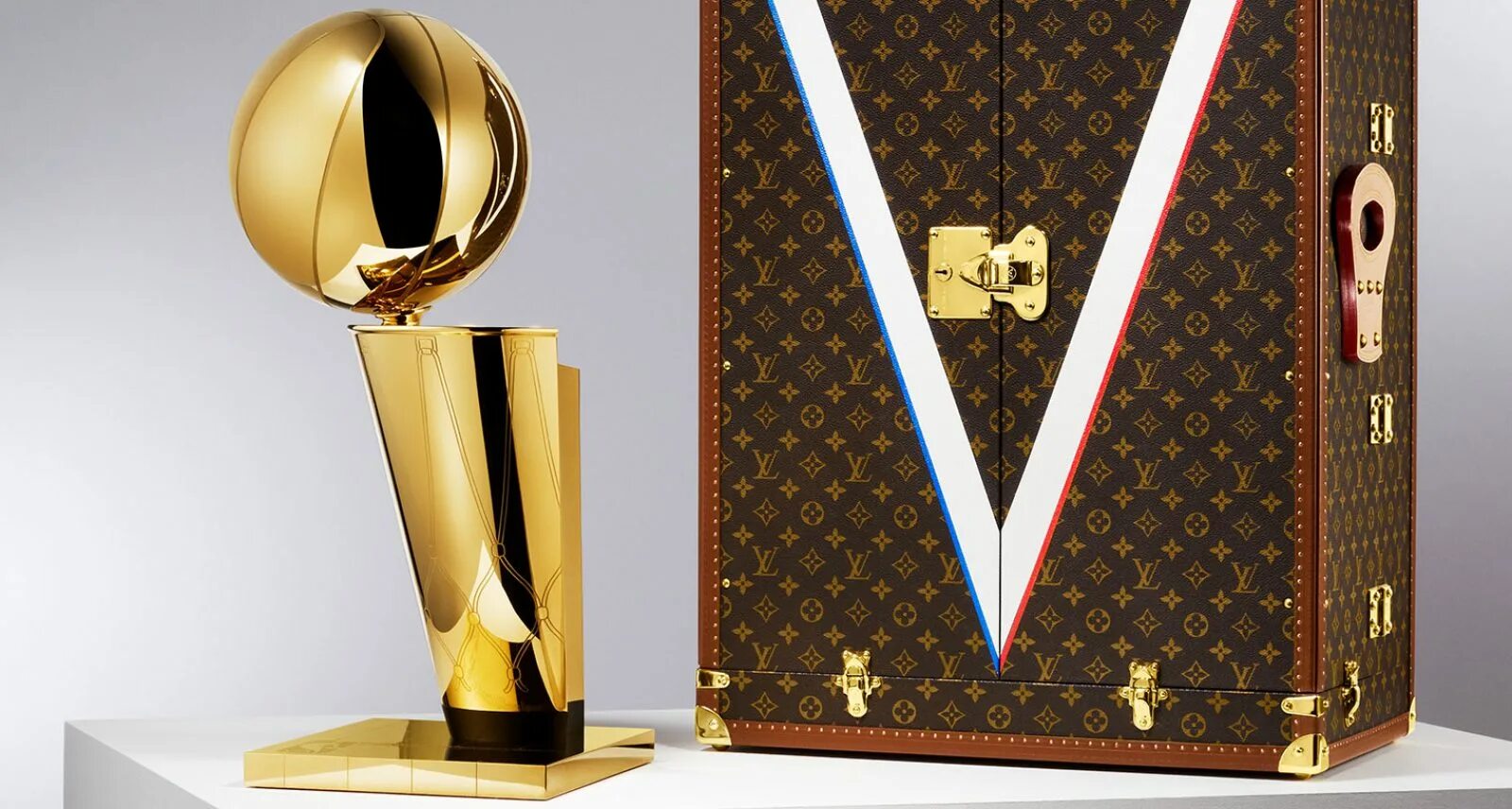 Луи виттон метеор. Луи виттон nba. louis vuitton нба. баскетбольный мяч луи виттон. кубок луи виттона 2019.