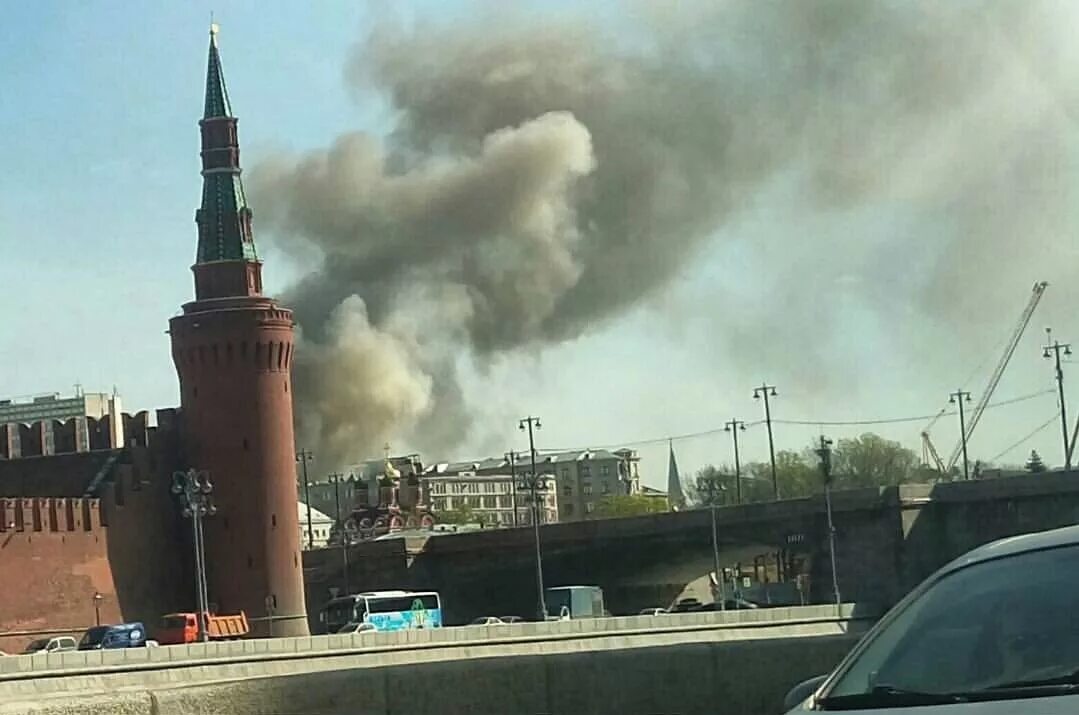 Московский Кремль пожар. Пожар в Москве. Кремль горит. Кремль взорвали.