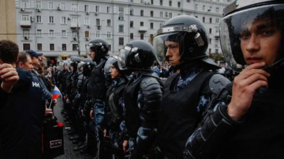 Предупреждение и пресечение массовых беспорядков. Массовые беспорядки овд. участие в массовых беспорядках. группы массовых беспорядков. омон массовые беспорядки форма.
