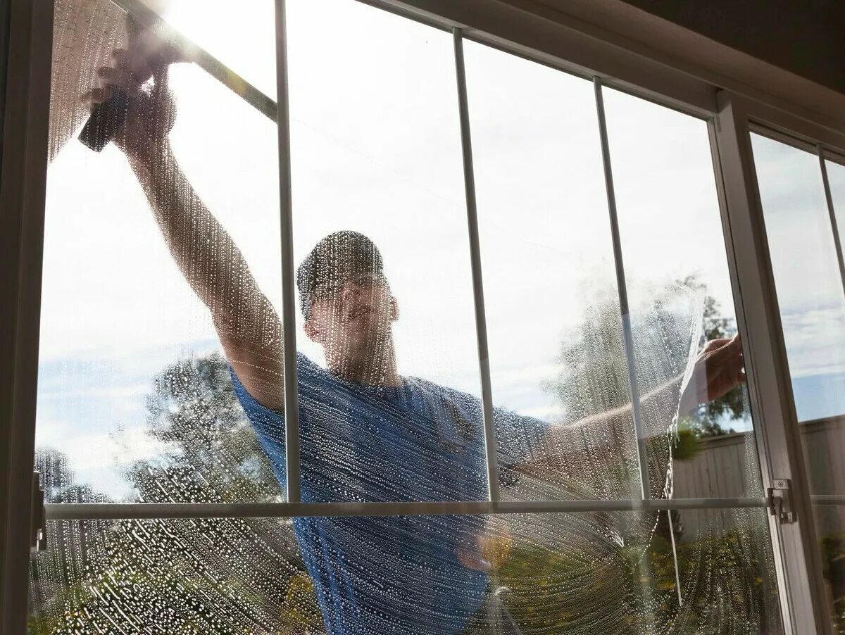 Мытье окон. Мытье балконов. Мытье окон на высоких этажах. Через чистые окна. Как помыть высокие окна на балконе