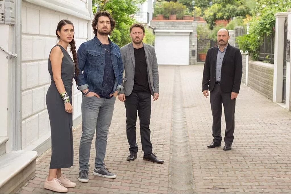 Отец сериал 2022 фазилет. Госпожа фазилет и ее дочери ясемин. Фазе лет ее дочери. Госпожа фазилет и ее дочери сериал хазан. Фазе лет ее дочери.