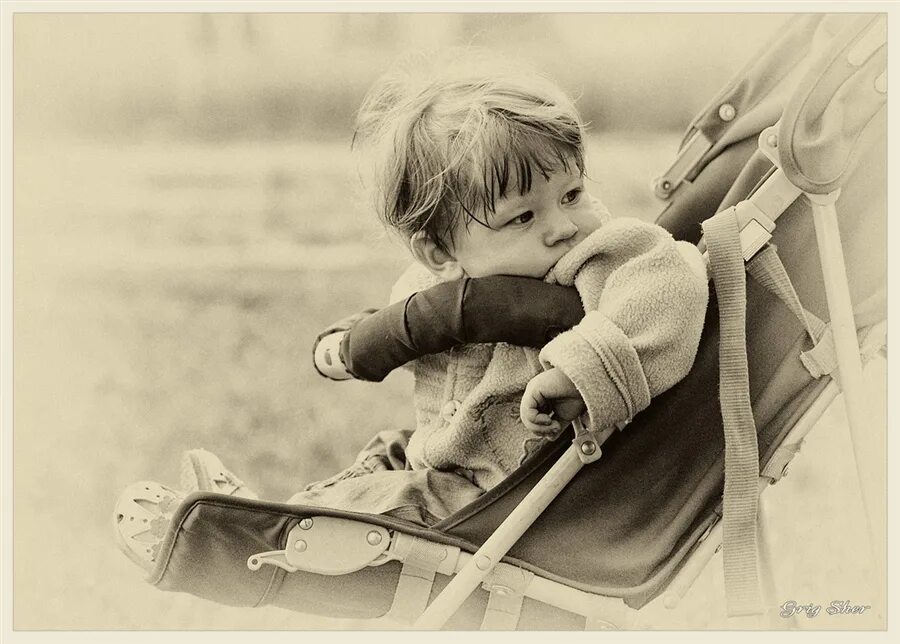 Трудное детство. Детство картинки. Прощай детство. Высказывания о детстве. Ностальгия по детству.