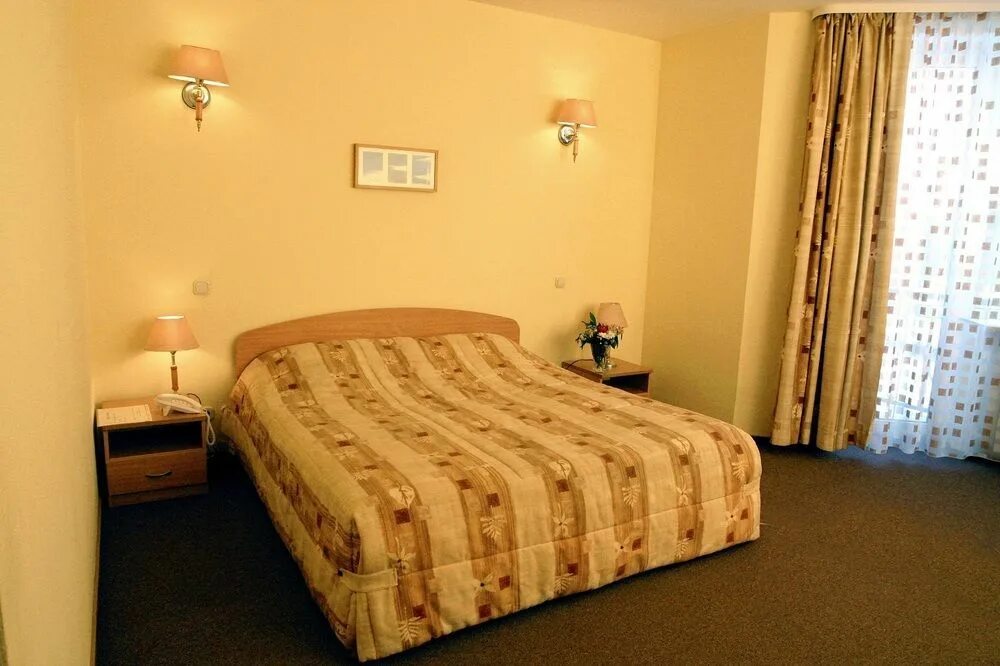 Долгопрудный купить квартиру 1 комнатную. Номера долгопрудный. Гостиница клуб водник долгопрудный. Отель в долгопрудном. Парусный клуб водник набережная ул.