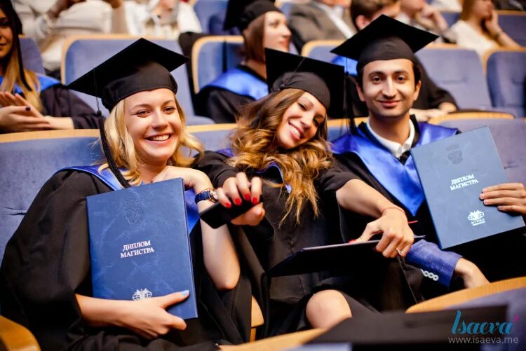 мантия студента. бакалавр магистр. головной убор студента. мгимо магистратура. курсы бакалавр магистр.