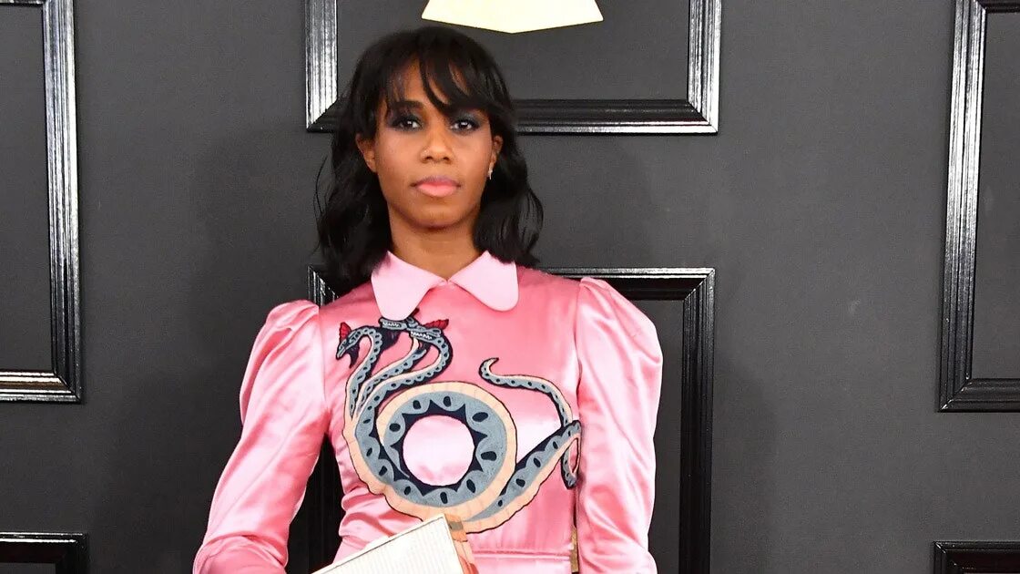 Santigold run the road. Santigold. Santogold обложка альбома. Santigold фото. Santigold band.