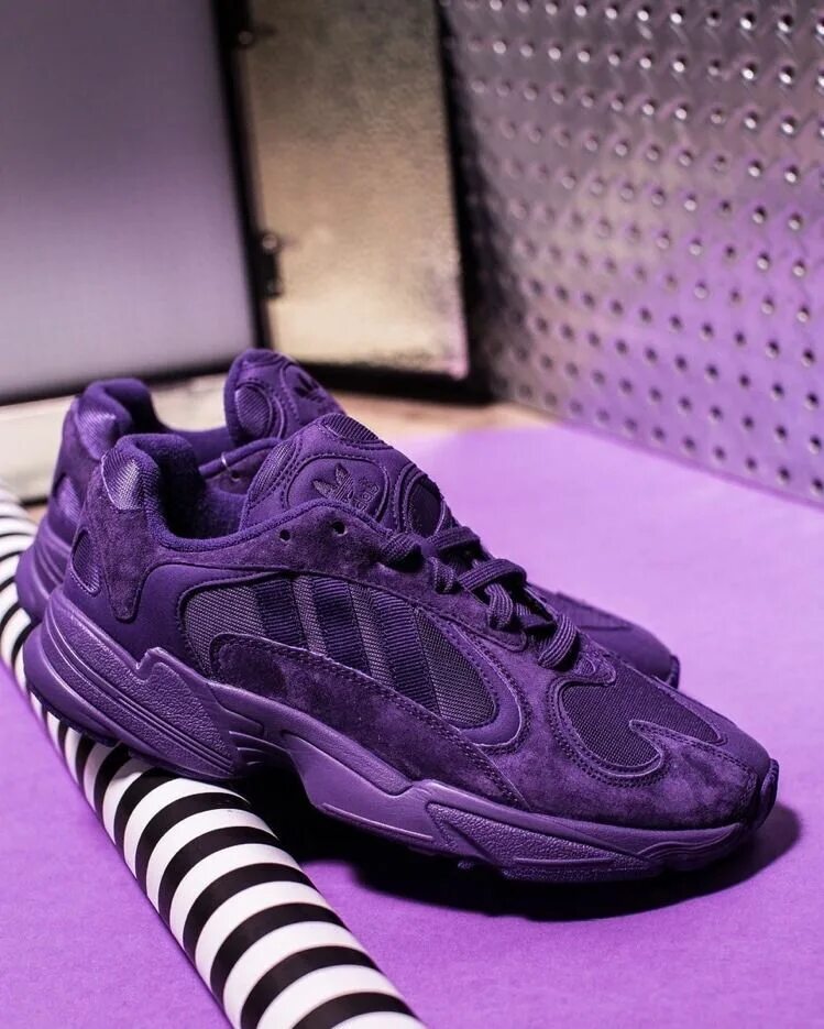 Кроссовки adidas Yung 1 "Purple". Adidas 2000 Purple. Фиолетовые кроссовки адидас 2022. Adidas кроссовки фиолетовые 2024. Nike фиолетовые кроссовки