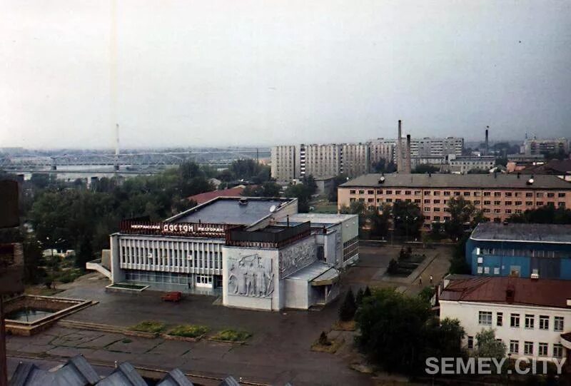 Бывший семипалатинск. Семск семей семипалатинск. семипалатинск дворец бракосочетания. советский семипалатинск. семипалатинск город ссср.