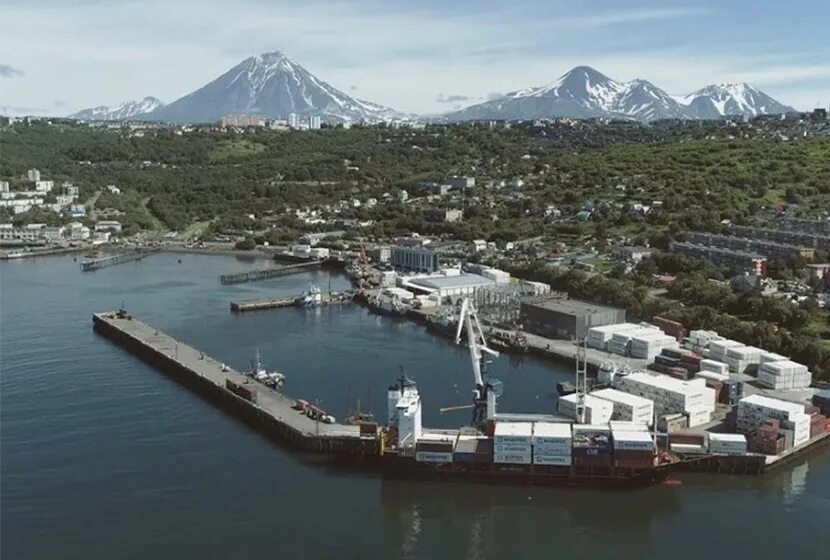 Какая промышленность развита в петропавловске камчатском. Порт петропавловск-камчатский внешняя экономика. Петропавловск-камчатский гавань. Камчатка население 2024. Авачинская бухта,поселок рыбачий.