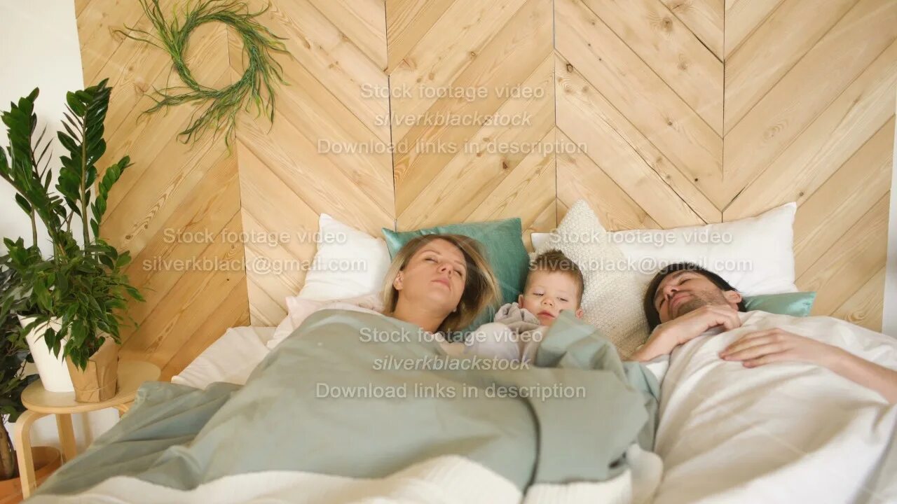 Кровать для совместного сна с новорожденным. In my parents bed. In my parents bed. Молодая мама эстетика. In my parents bed.